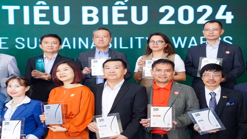 Đại diện các doanh nghiệp được vinh danh.