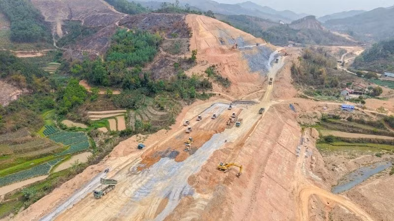 Thi công đường cao tốc qua Cao Bằng-Lạng Sơn.