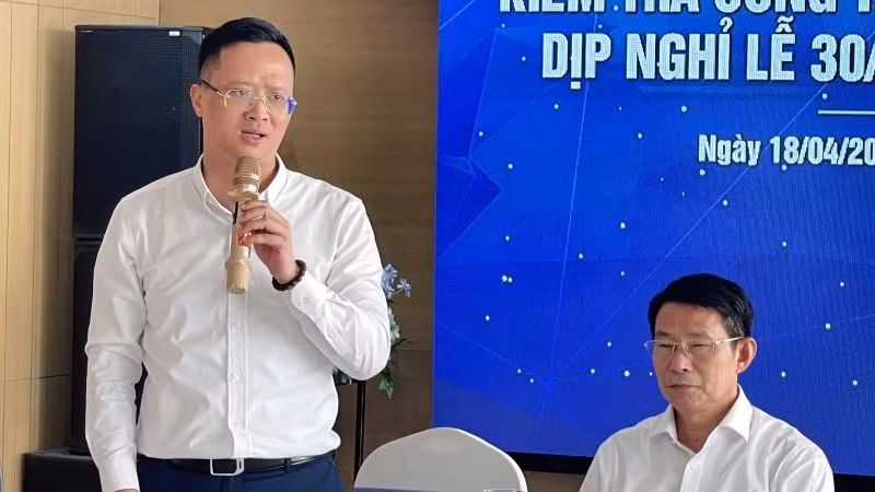 Cục trưởng Hàng không Việt Nam Uông Việt Dũng yêu cầu các cơ quan, đơn vị liên quan phối hợp triển khai hiệu quả các giải pháp nhằm tăng cường mối liên kết giữa ngành Hàng không với Du lịch trong việc phục vụ du khách.