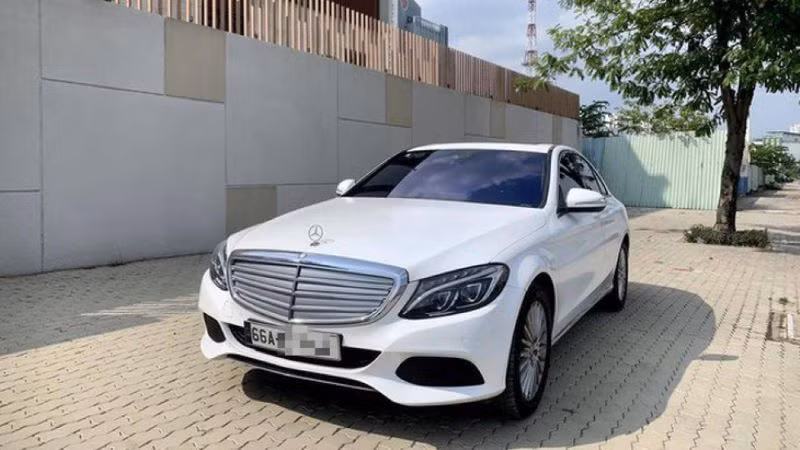 Chiếc xe Mercedes-Benz C250 Exclusive bị "đánh trượt" đăng kiểm