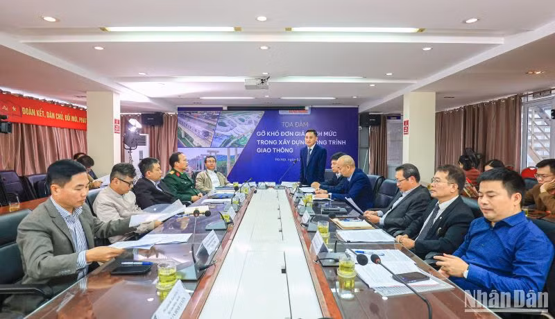 Tọa đàm: “Gỡ khó đơn giá, định mức trong xây dựng công trình giao thông” do Báo Giao thông tổ chức ngày 6/12.