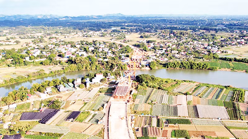 Cầu Huống Thượng là công trình thuộc Dự án Phát triển tổng hợp đô thị động lực TP Thái Nguyên (tỉnh Thái Nguyên).