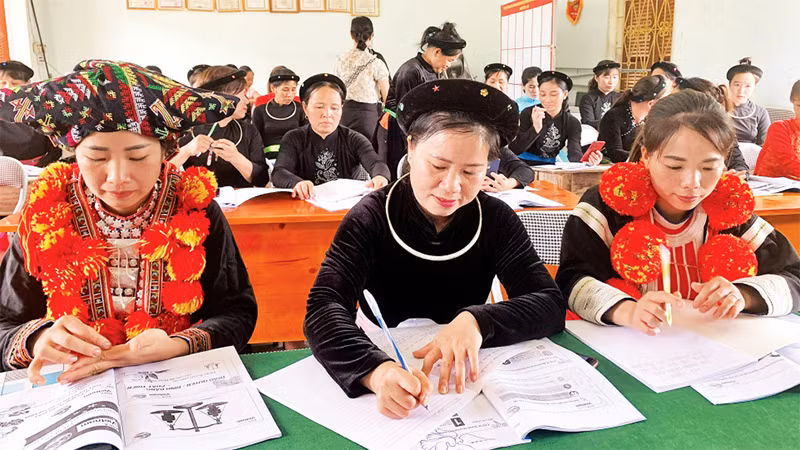 Tập huấn Nâng cao năng lực cho cán bộ Hội Phụ nữ xã Thổ Bình (huyện Lâm Bình, Tuyên Quang).