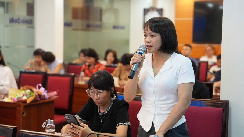 Các đại biểu trao đổi tại tọa đàm. Các đại biểu trao đổi tại tọa đàm.