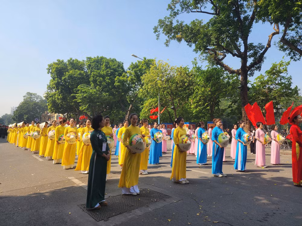 Phụ nữ Thủ đô duyên dáng trong Ngày hội Văn hóa vì hòa bình.