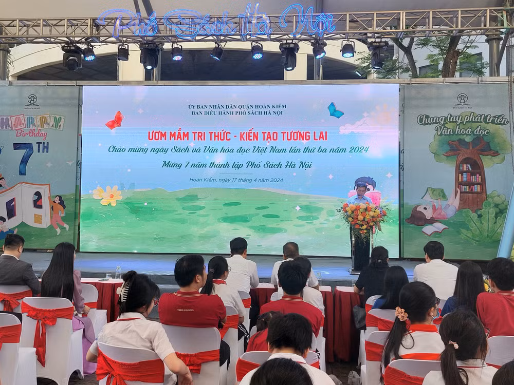 Khai mạc chuỗi sự kiện “Ươm mầm tri thức – Kiến tạo tương lai”.