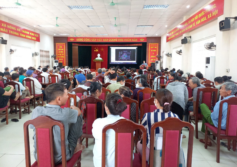 Tuyên truyền về công tác giải phóng mặt bằng đường Vành đai 4 cho người dân tại huyện Đan Phượng.