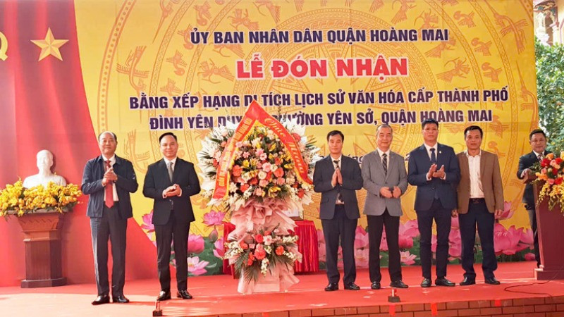 Nhân dân phường Yên Sở, quận Hoàng Mai phấn khởi khi di tích đình Yên Duyên được công nhận là Di tích cấp thành phố.