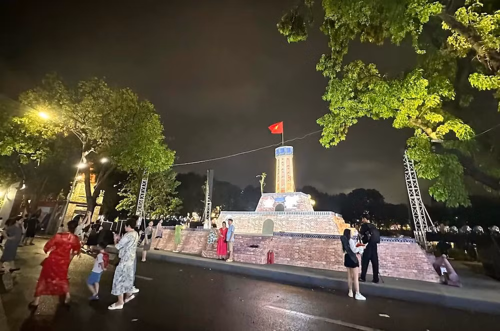 Tái hiện Cột cờ Hà Nội trong không gian tổ chức Festival thu Hà Nội.
