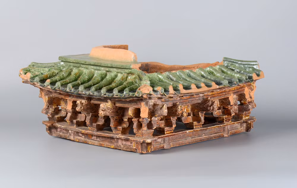 Mô hình kiến trúc thời Lê sơ bằng đất nung mang nhiều thông tin giá trị về kiến trúc cung đình xưa.