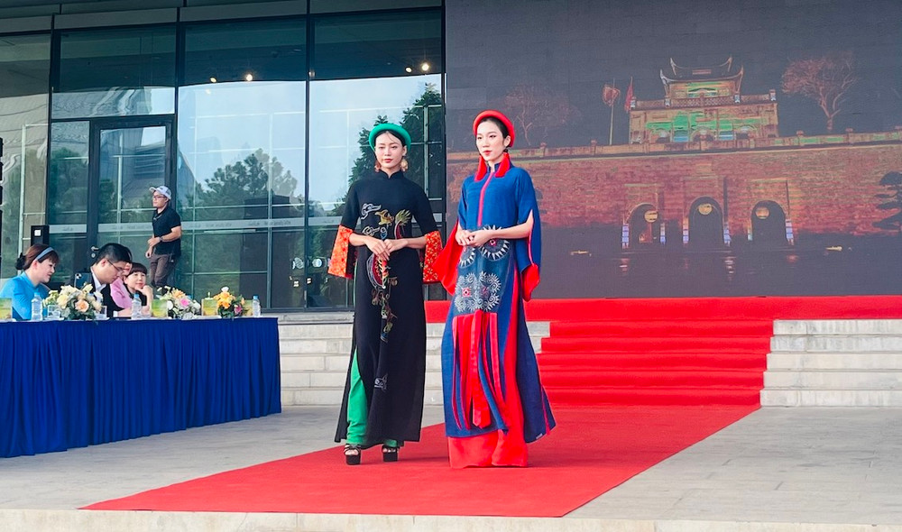 Giới thiệu một số mẫu áo dài sẽ được trình diễn tại Lễ hội Áo dài Du lịch Hà Nội 2023.
