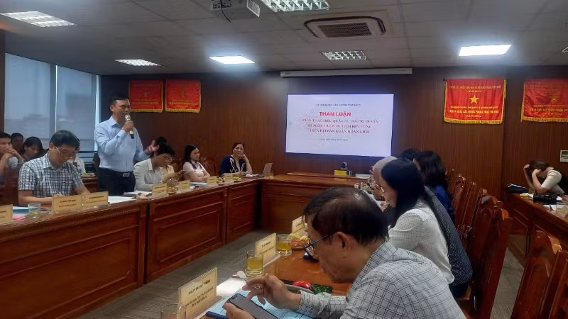 Các đại biểu trao đổi về giải pháp liên kết để phát triển công nghiệp văn hóa.