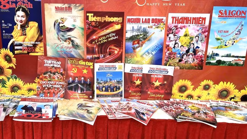 Gian trưng bày các ấn phẩm báo xuân của Chi hội phóng viên thường trú tại tỉnh Bà Rịa-Vũng Tàu.