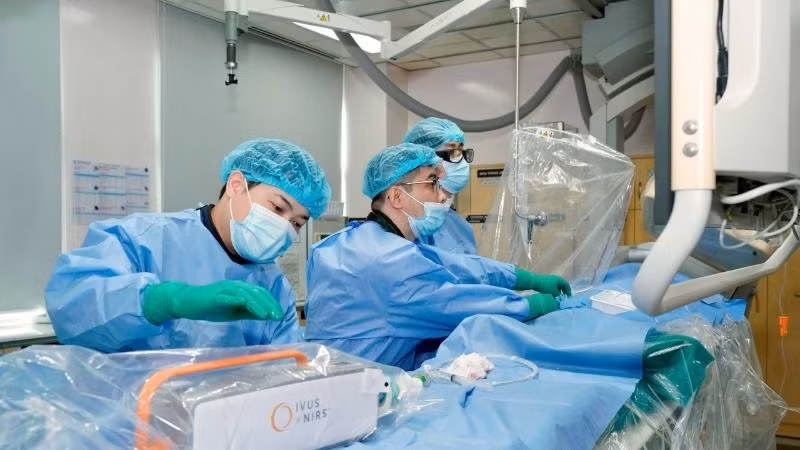 Áp dụng công nghệ mới NIRS-IVUS phân tích mảng xơ vữa ở người bệnh 46 tuổi.