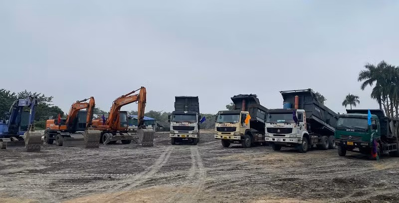 Nỗ lực thực hiện dự án lập thành tích chào mừng kỷ niệm 70 năm Chiến thắng Điện Biên Phủ vào 7/5/2024, những ngày này nhà đầu tư đang tập trung tối đa máy móc, nhân lực thi công liên tục ngày đêm.