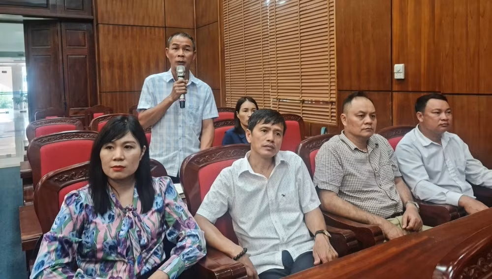 Đại biểu nêu các kiến nghị tại buổi đối thoại.