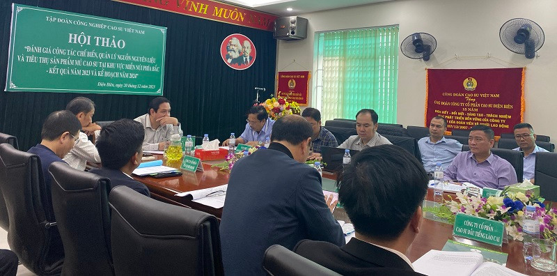 Đại diện lãnh đạo các công ty cổ phần cao-su khu vực miền núi phía bắc dự hội thảo.