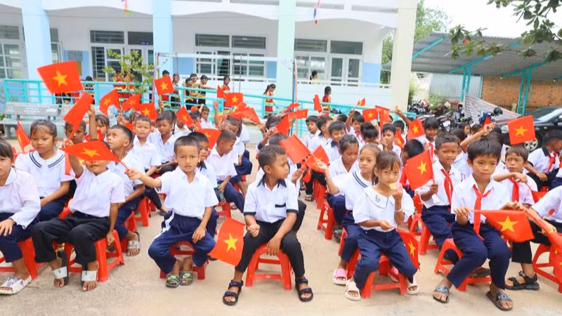 Quang cảnh Lễ khai giảng năm học mới tại Trường tiểu học Phước Trung B, huyện Bác Ái, tỉnh Ninh Thuận (Ảnh: NGUYỄN TRUNG)