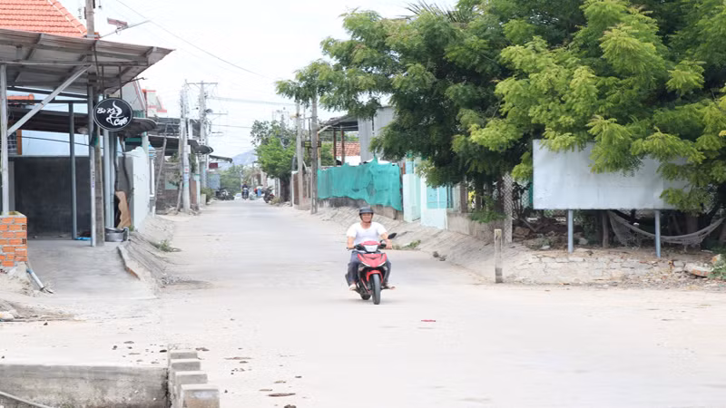 Một góc khu dân cư thôn Thái An, xã Vĩnh Hải, huyện Ninh Hải (Ninh Thuận) bị xuống cấp.