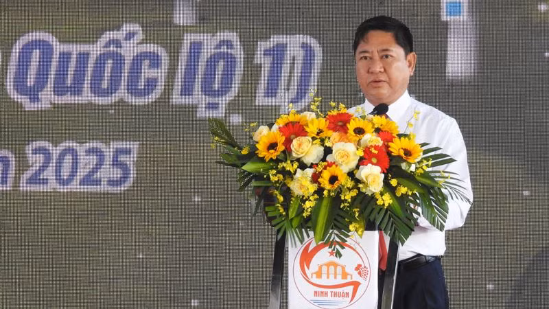 Đồng chí Trần Quốc Nam, Chủ tịch Ủy ban nhân dân tỉnh Ninh Thuận phát biểu tại buổi lễ.