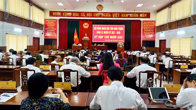 Quang cảnh kỳ họp Hội đồng nhân dân tỉnh Ninh Thuận lần thứ 16 (kỳ họp chuyên đề), khóa 11, nhiệm kỳ 2021-2026.