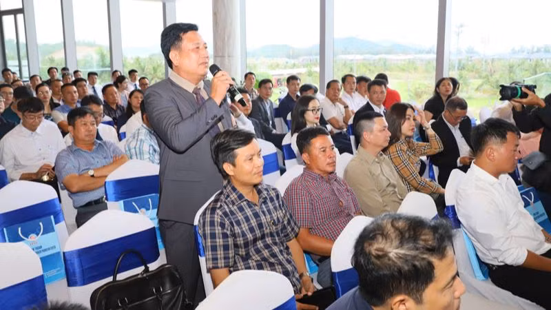 Các doanh nghiệp tỉnh Ninh Thuận thảo luận, trao đổi, nắm bắt các quy định được tiếp cận vốn đầu tư của nhà nước tại hội nghị.