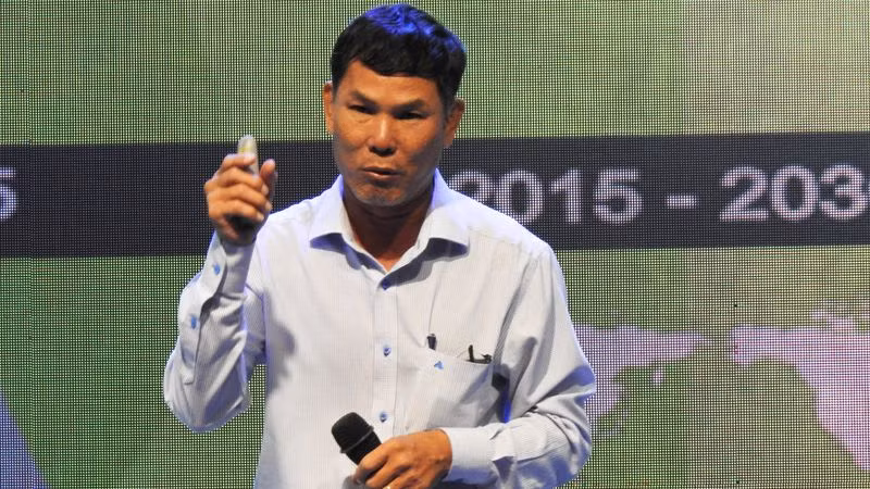 Giám đốc Sở Thông tin và Truyền thông tỉnh Ninh Thuận Đào Xuân Kỳ báo cáo những kết quả triển khai thực hiện chuyển đổi số tại địa phương trong những năm qua (Ảnh: NGUYỄN TRUNG)