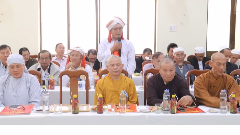 Đại biểu bày tỏ sự đồng thuận cao của nhân dân khi Ninh Thuận được Trung ương tiếp tục chọn để xây dựng Nhà máy Điện hạt nhân, là cơ hội rất tốt cho Ninh Thuận khai thác tiềm năng, lợi thế khác biệt để vươn lên phát triển cùng dân tộc trong kỷ nguyên mới. (Ảnh: NGUYỄN TRUNG)