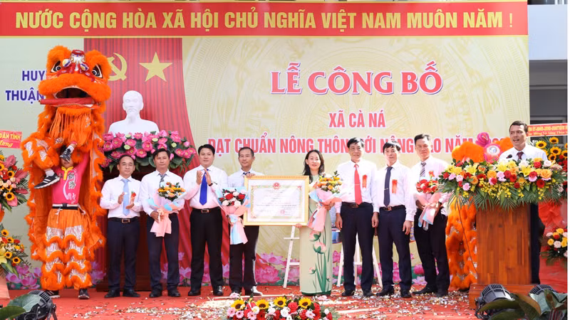 Trao Bằng công nhận đạt chuẩn nông thôn mới nâng cao năm 2022 cho Đảng bộ, chính quyền và nhân dân xã Cà Ná.