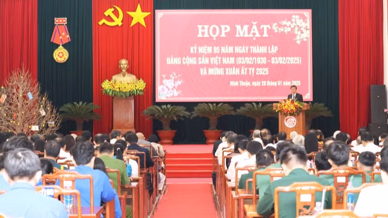 Quang cảnh buổi họp mặt. (Ảnh: NGUYỄN TRUNG)