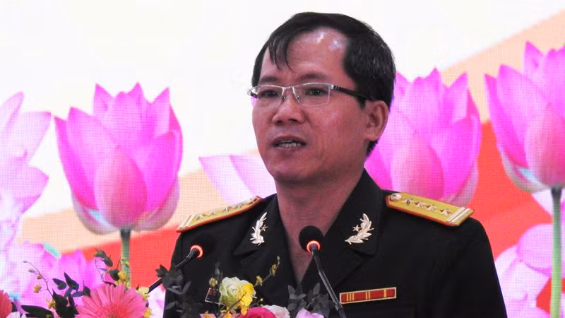 Đại tá Lương Đình Chung, Ủy viên Ban Thường vụ Đảng ủy, Phó Chính ủy Quân khu 5 phát biểu tại Đại hội. (Ảnh: NGUYỄN TRUNG)