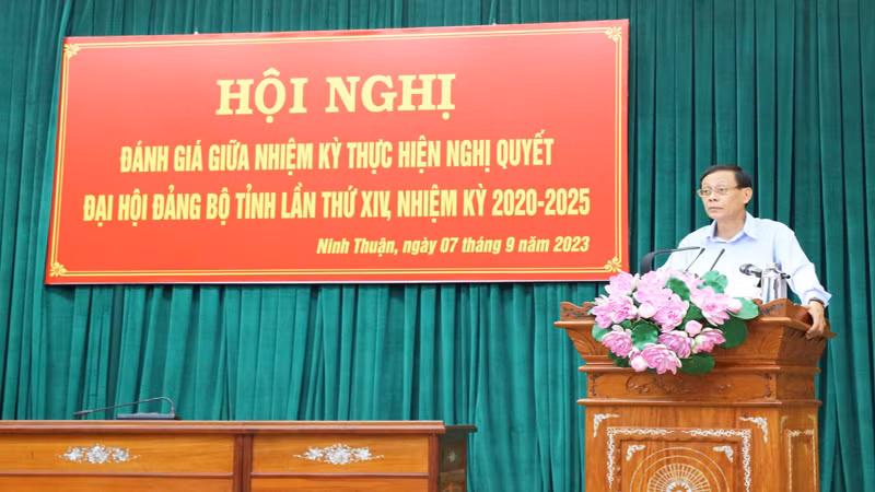 Ủy viên Trung ương Đảng, Bí thư Tỉnh ủy Ninh Thuận Nguyễn Đức Thanh phát biểu chỉ đạo tại hội nghị.