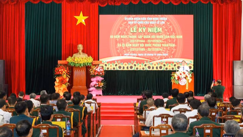 Quang cảnh buổi lễ kỷ niệm (Ảnh: NGUYỄN TRUNG)