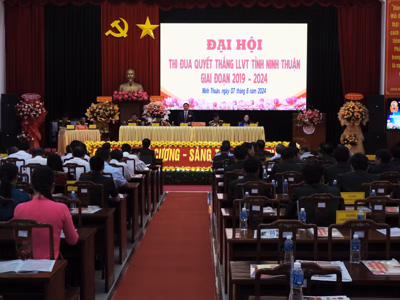 Chủ tịch Ủy ban nhân dân tỉnh Ninh Thuận Trần Quốc Nam phát biểu tại Đại hội. (Ảnh: NGUYỄN TRUNG)