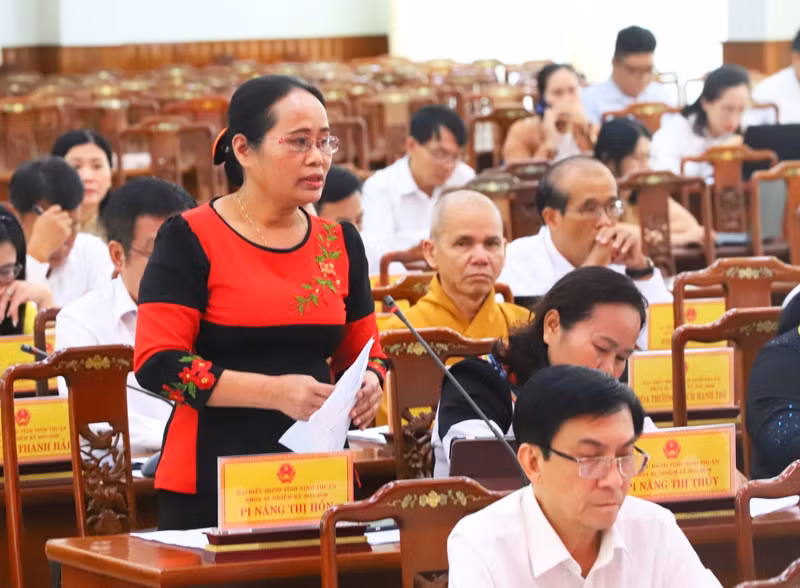 Đại biểu Hội đồng nhân dân tỉnh Ninh Thuận chất vấn một số nội dung liên quan đến thực hiện nhiệm vụ phát triển kinh tế-xã hội 6 tháng đầu năm 2024.
