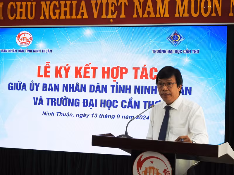 Giáo sư, Tiến sĩ Trần Ngọc Hải, Phó Hiệu trưởng Trường đại học Cần Thơ xác định Ninh Thuận chú trọng ứng dụng khoa công nghệ, phát triển kinh tế số, kinh tế xanh, kinh tế tuần hoàn... là rất phù hợp với hòa nhập kinh tế quốc tế hiện nay. (Ảnh: NGUYỄN TRUNG)