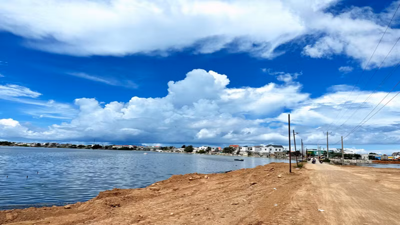 Một góc Đầm Cà Ná được nhà đầu tư thực hiện san lấp mặt bằng để xây dựng dự án Một góc Đầm Cà Ná được nhà đầu tư thực hiện san lấp mặt bằng để xây dựng dự án