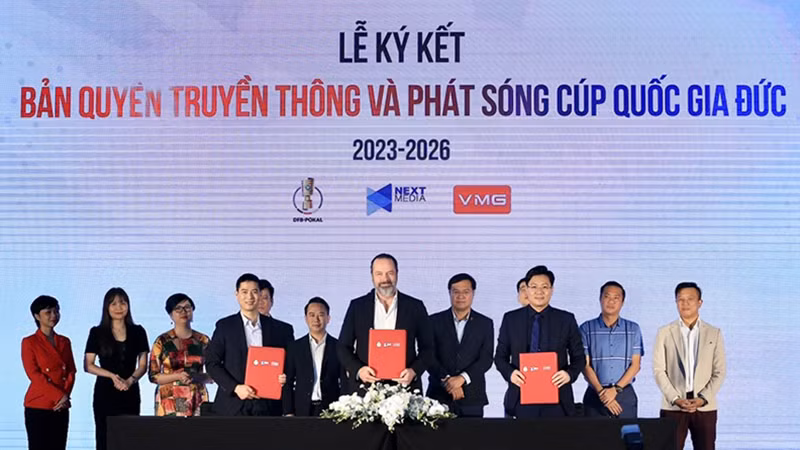 Lãnh đạo các đơn vị tại lễ công bố.