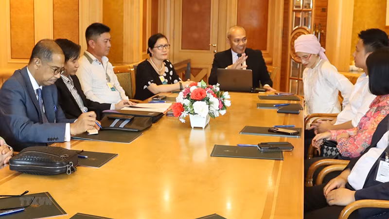 Các thành viên Hội đồng Kinh doanh MVFA và một số cố vấn đặc biệt của Malaysia và Việt Nam tham dự lễ công bố mô hình hợp tác địa phương Việt Nam-Malaysia. 