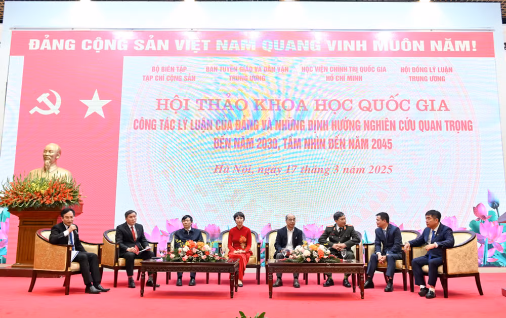 Phiên thảo luận bàn tròn tại Hội thảo. (Ảnh: THẾ ĐẠI)