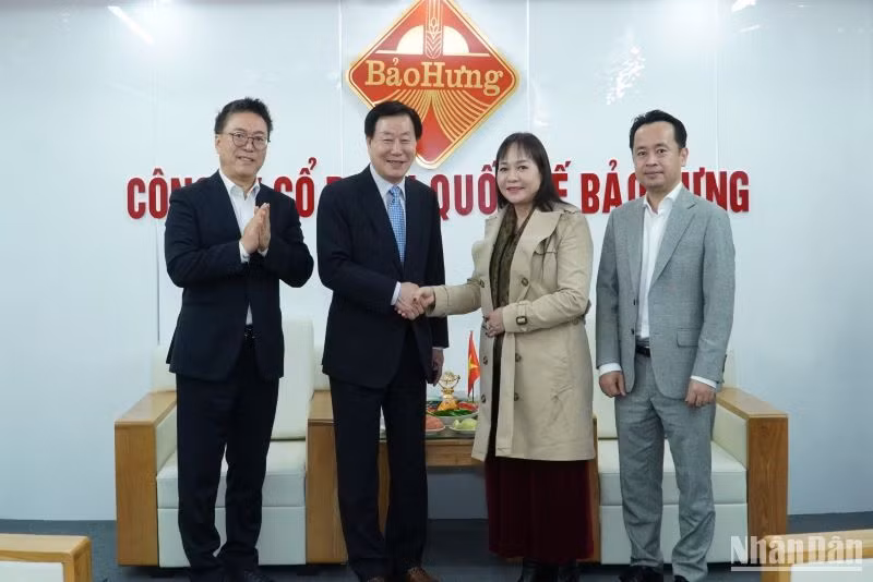 Đoàn đại biểu Hàn Quốc thăm, tìm hiểu hoạt động sản xuất, kinh doanh tại Công ty cổ phần Quốc tế Bảo Hưng.
