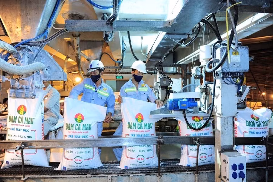 Việc áp thuế giá trị gia tăng với phân bón đã dẫn đến nhiều hệ lỵ cho cả nông dân và doanh nghiệp sản xuất phân bón trong nước. Ảnh: Đạm Cà Mau 