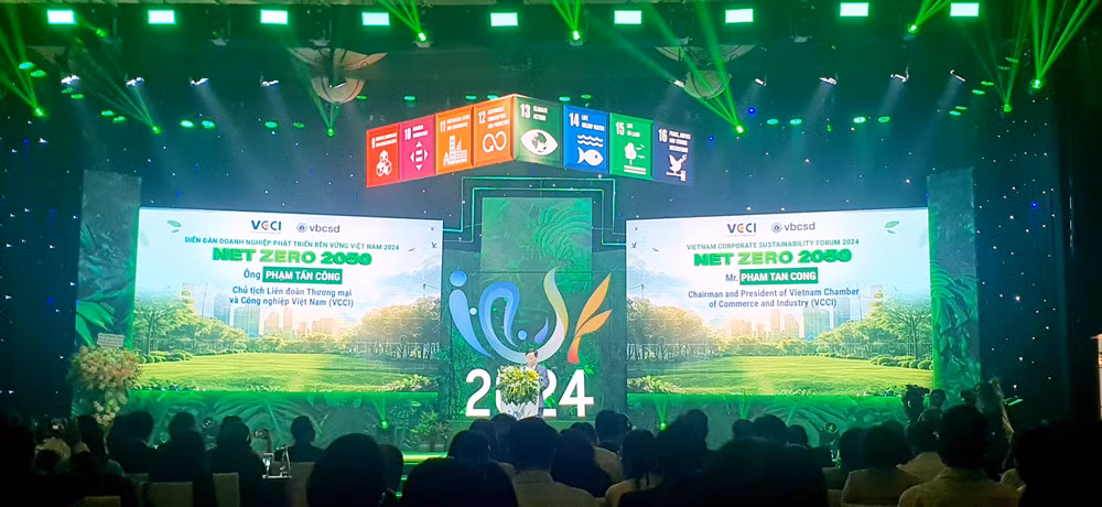 Chủ tịch Liên đoàn Thương mại và Công nghiệp Việt Nam Phạm Tấn Công phát biểu tại diễn đàn Doanh nghiệp Phát triển bền vững Việt Nam lần thứ 11. 