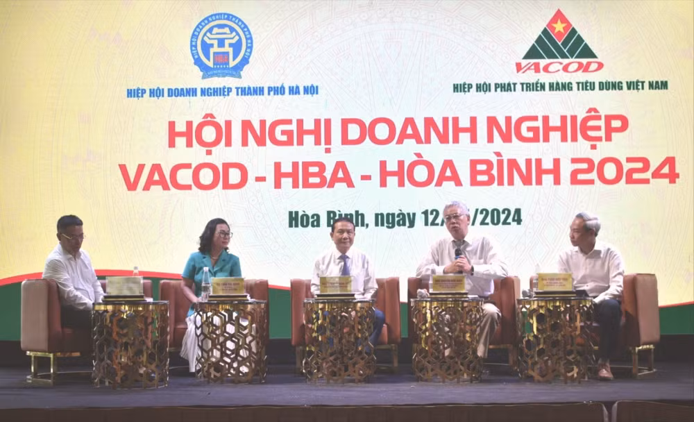 Phiên tọa đàm diễn ra trong khuôn khổ Hội thảo: “Luật đất đai 2024 và các luật liên quan - Tác động của luật đất đai 2024 đến môi trường đầu tư và doanh nghiệp”.