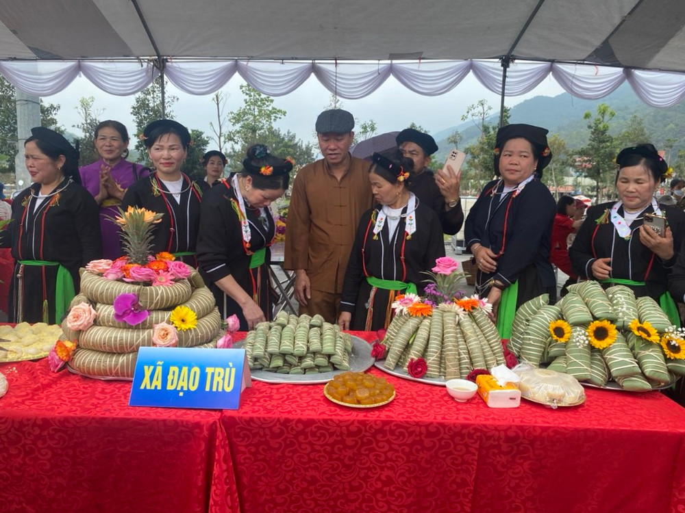 Bánh chưng gù, sản phẩm đặc trưng của người dân tộc Sán Dìu tại xã Đạo Trù, huyện Tam Đảo.