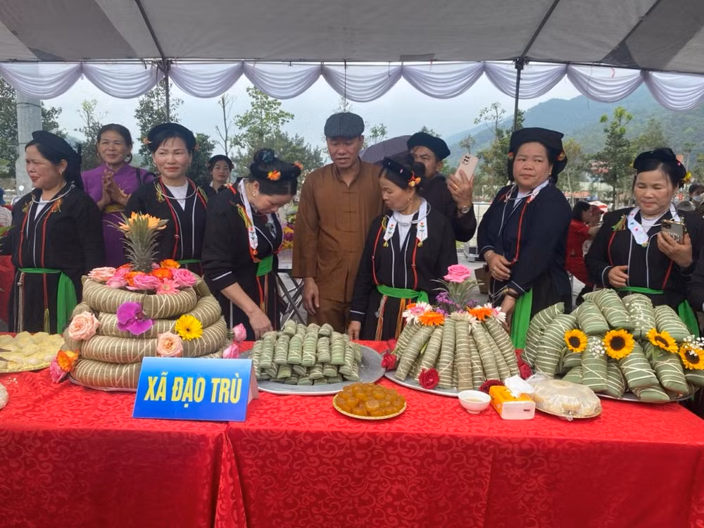 Bánh chưng gù, sản phẩm đặc trưng của người dân tộc Sán Dìu tại xã Đạo Trù, huyện Tam Đảo.