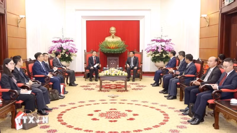 Đồng chí Nguyễn Xuân Thắng tiếp đoàn đại biểu Đảng Cộng sản Trung Quốc. (Ảnh: TTXVN)