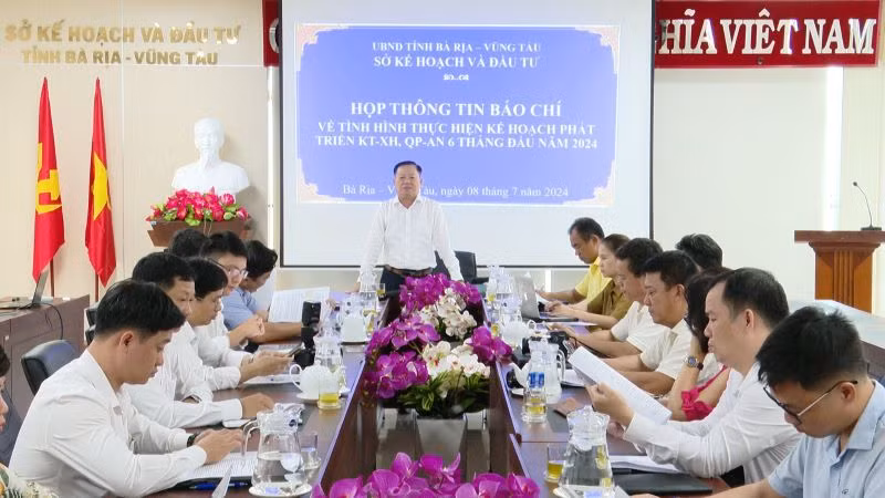 Ông Lê Ngọc Linh, Giám đốc Sở Kế hoạch và Đầu tư tỉnh Bà Rịa-Vũng Tàu phát biểu tại buổi họp báo.