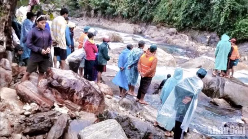 Lực lượng chức năng tập trung tìm kiếm em D.