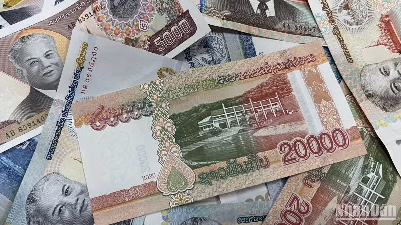 Lào phát hành lô trái phiếu điện tử trị giá 1.000 tỷ Kíp với kỳ hạn 6 tháng, lãi suất 20%/năm. (Ảnh: TRỊNH DŨNG)